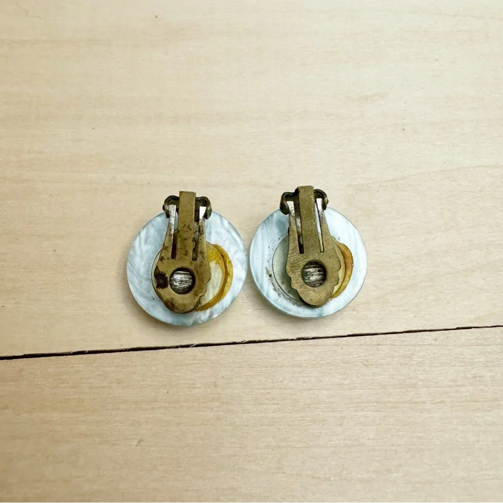 Vintage Resin Clip On Earrings Blue Marbled Pattern Circle